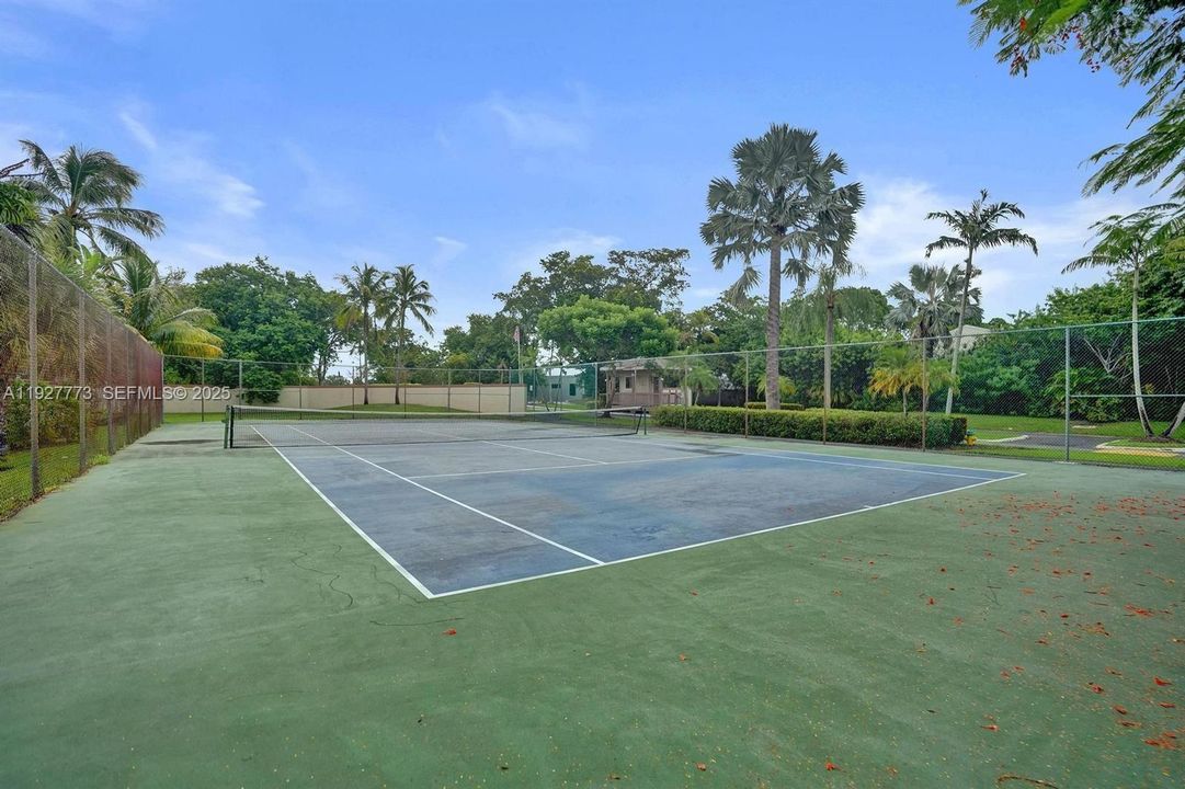 For Sale: $310,000 (2 beds, 2 baths, 1415 Square Feet)