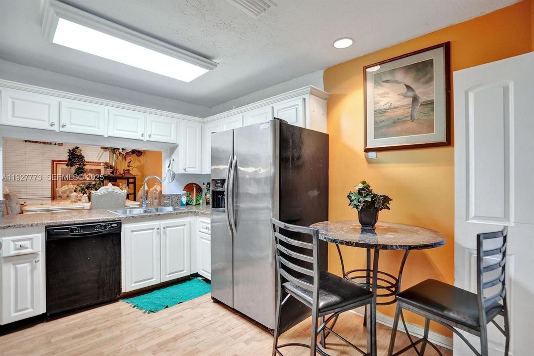 For Sale: $310,000 (2 beds, 2 baths, 1415 Square Feet)