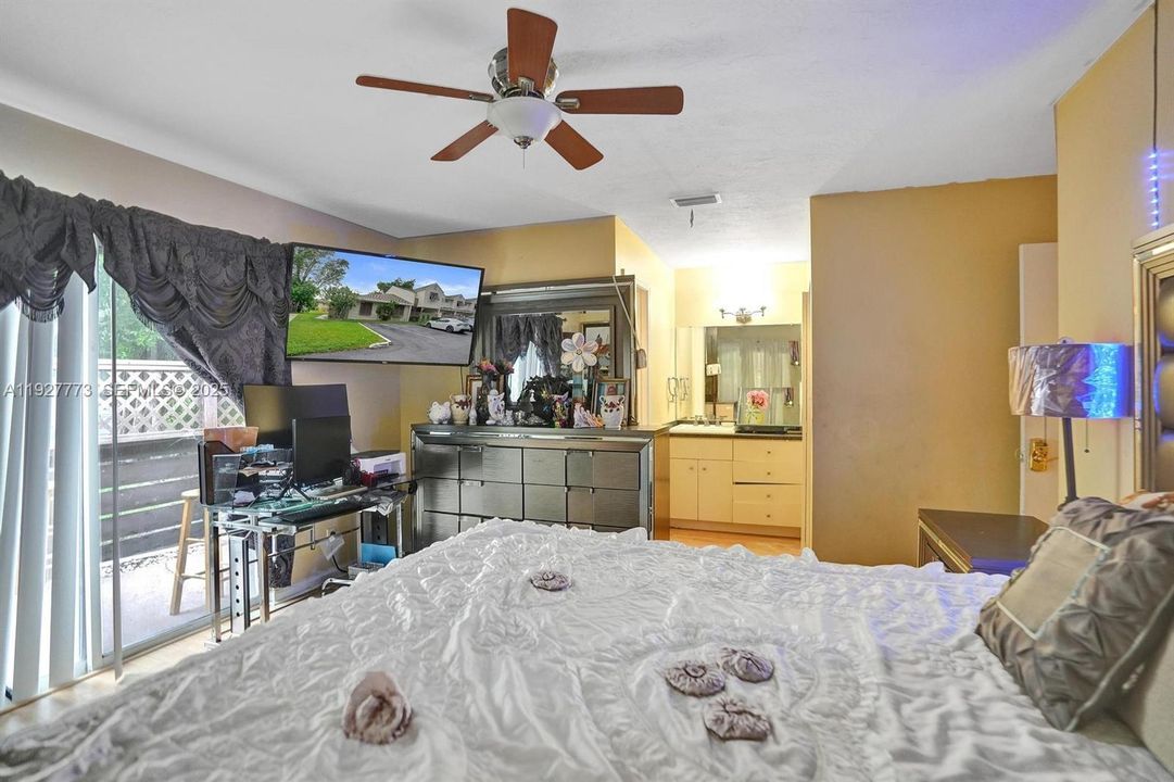 For Sale: $310,000 (2 beds, 2 baths, 1415 Square Feet)
