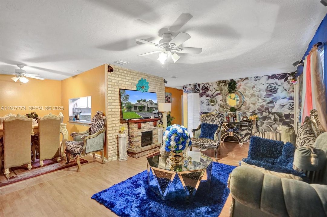 For Sale: $310,000 (2 beds, 2 baths, 1415 Square Feet)