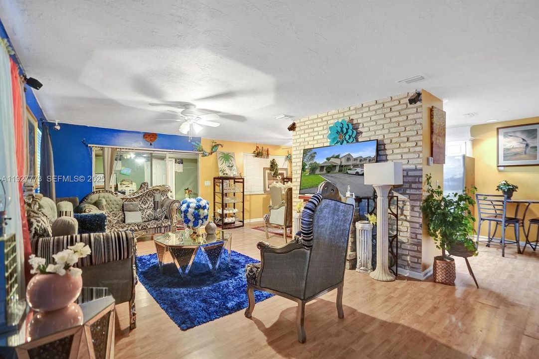 For Sale: $310,000 (2 beds, 2 baths, 1415 Square Feet)