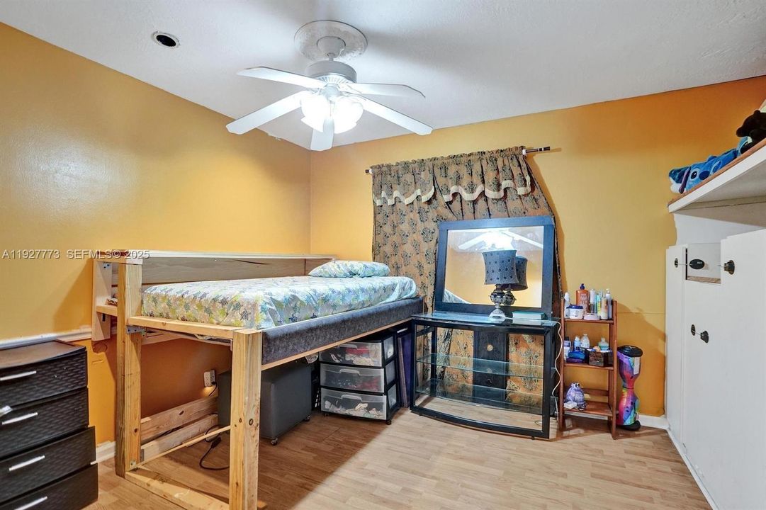 For Sale: $310,000 (2 beds, 2 baths, 1415 Square Feet)