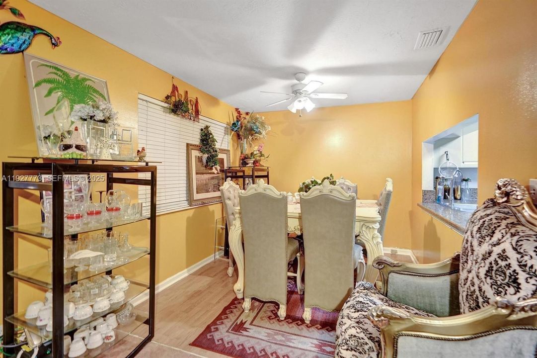 For Sale: $310,000 (2 beds, 2 baths, 1415 Square Feet)