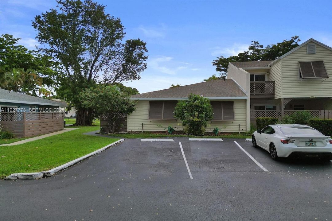 For Sale: $310,000 (2 beds, 2 baths, 1415 Square Feet)