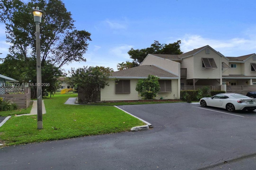 For Sale: $310,000 (2 beds, 2 baths, 1415 Square Feet)