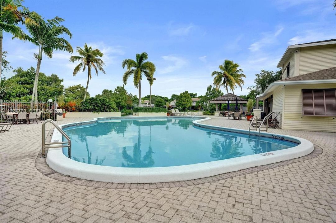 For Sale: $310,000 (2 beds, 2 baths, 1415 Square Feet)