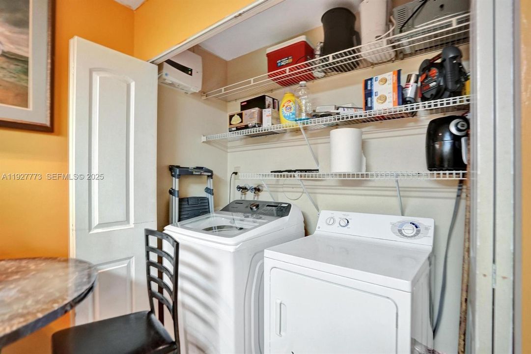 For Sale: $310,000 (2 beds, 2 baths, 1415 Square Feet)