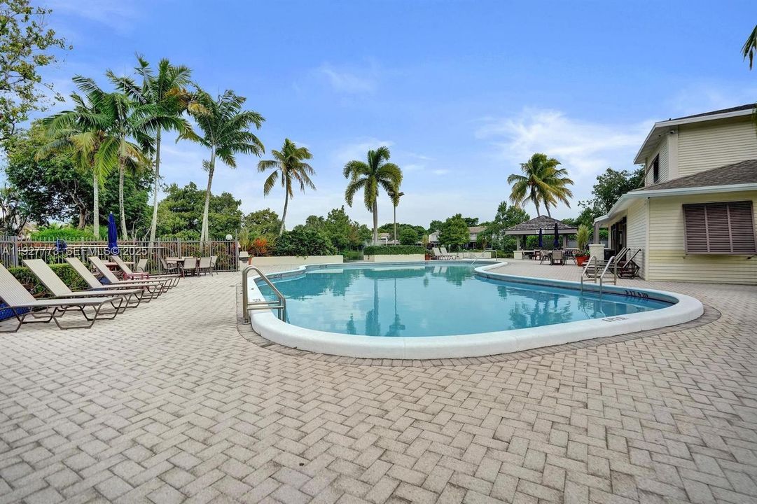 For Sale: $310,000 (2 beds, 2 baths, 1415 Square Feet)