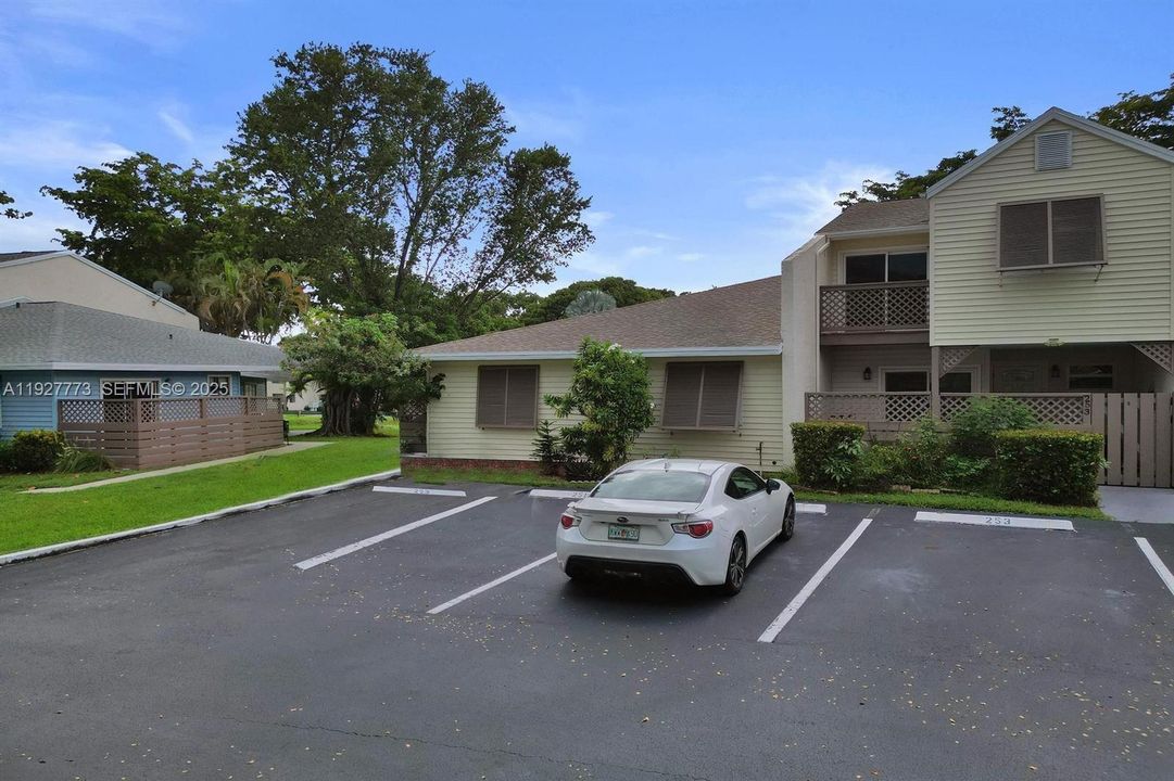 For Sale: $310,000 (2 beds, 2 baths, 1415 Square Feet)