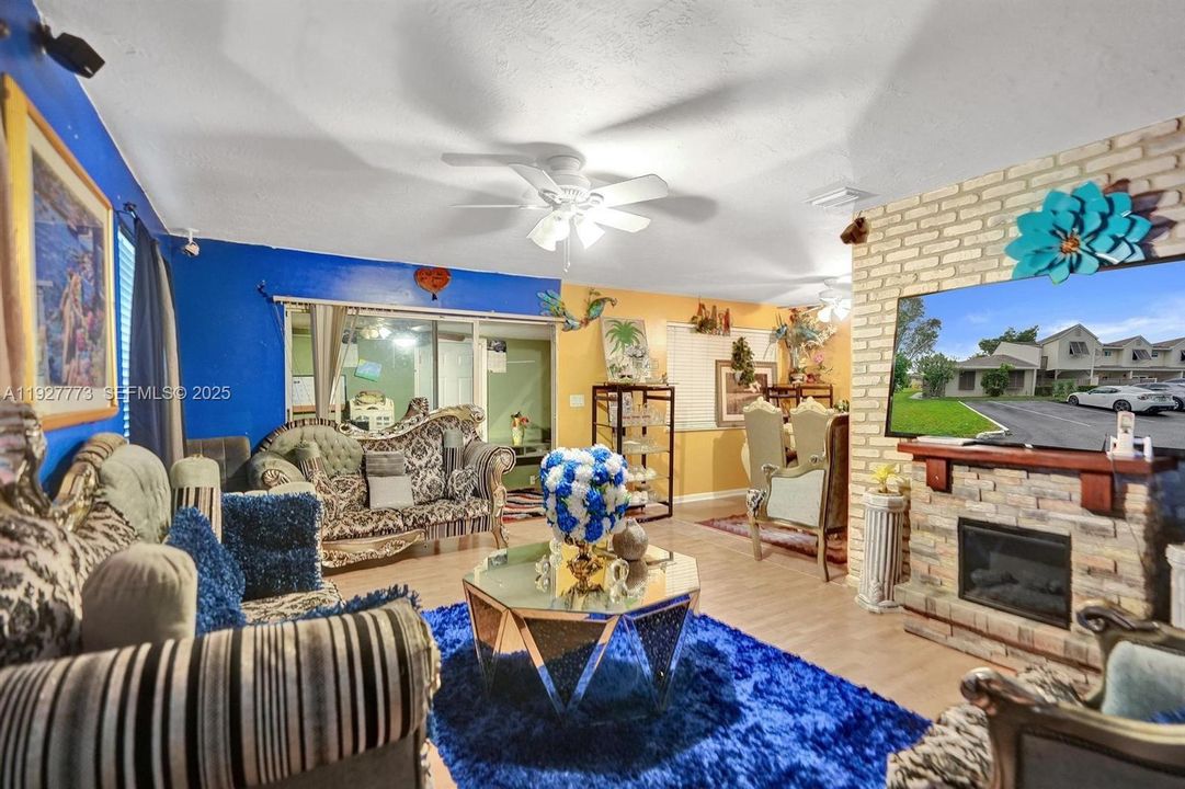 For Sale: $310,000 (2 beds, 2 baths, 1415 Square Feet)