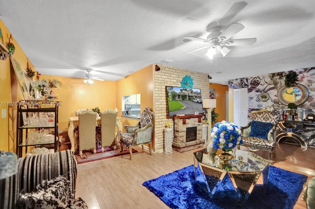 For Sale: $310,000 (2 beds, 2 baths, 1415 Square Feet)