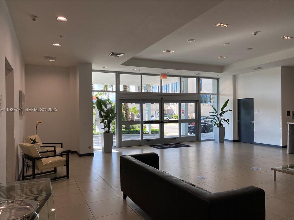 В аренду: $5,000 (2 спален, 2 ванн, 1753 Квадратных фут)