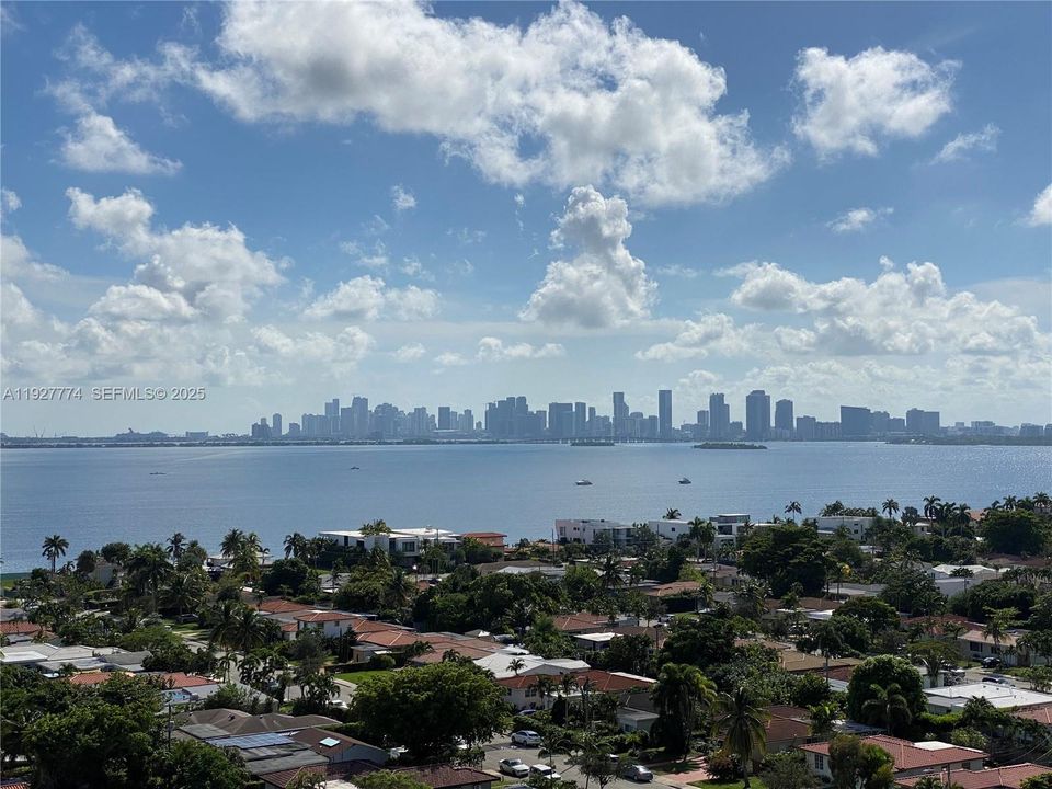 В аренду: $5,000 (2 спален, 2 ванн, 1753 Квадратных фут)