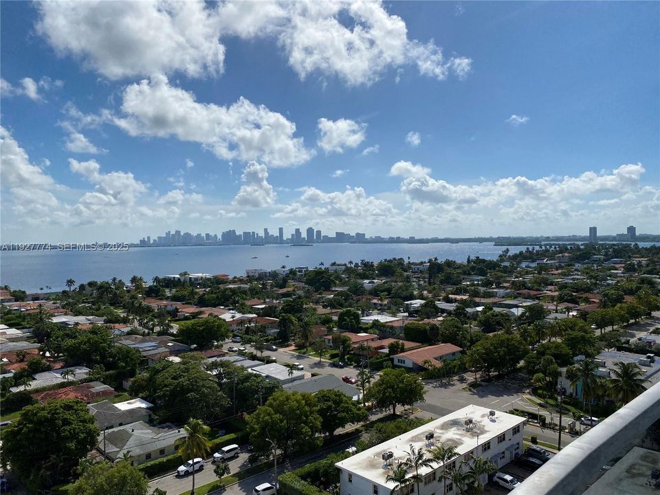 В аренду: $5,000 (2 спален, 2 ванн, 1753 Квадратных фут)