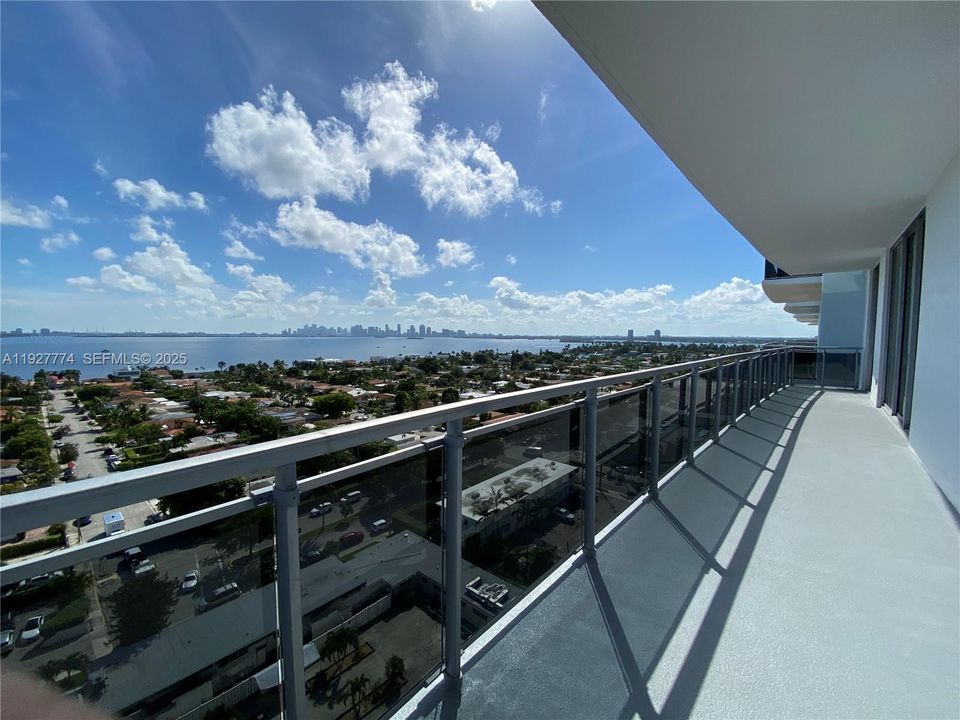 В аренду: $5,000 (2 спален, 2 ванн, 1753 Квадратных фут)