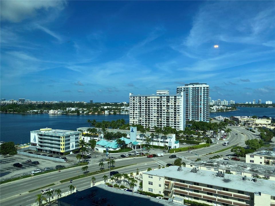 В аренду: $5,000 (2 спален, 2 ванн, 1753 Квадратных фут)