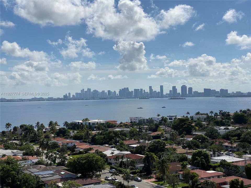 В аренду: $5,000 (2 спален, 2 ванн, 1753 Квадратных фут)