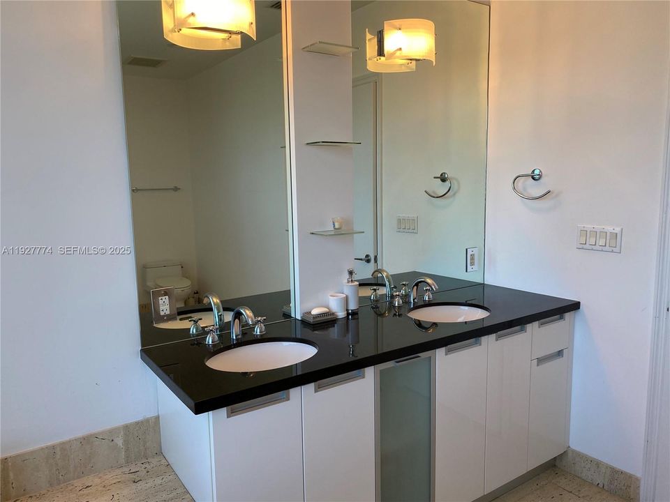 В аренду: $5,000 (2 спален, 2 ванн, 1753 Квадратных фут)