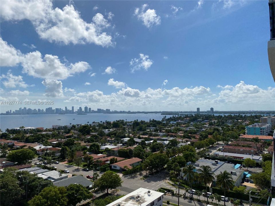 В аренду: $5,000 (2 спален, 2 ванн, 1753 Квадратных фут)