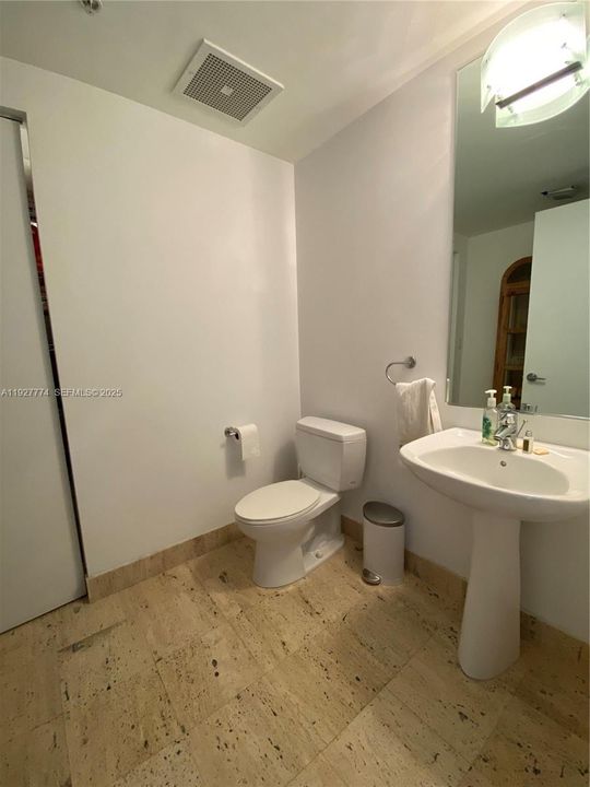 В аренду: $5,000 (2 спален, 2 ванн, 1753 Квадратных фут)