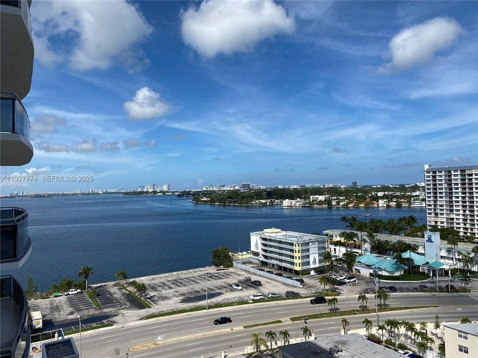 В аренду: $5,000 (2 спален, 2 ванн, 1753 Квадратных фут)