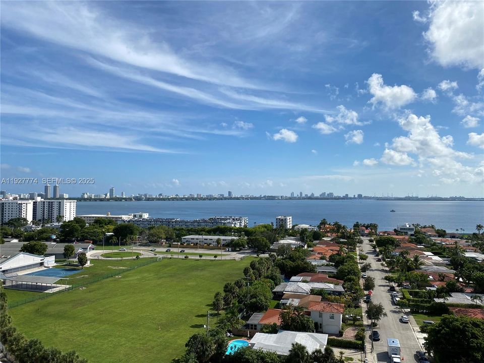 В аренду: $5,000 (2 спален, 2 ванн, 1753 Квадратных фут)