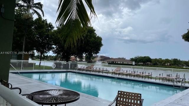 待售: $389,500 (3 贝兹, 2 浴室, 1385 平方英尺)