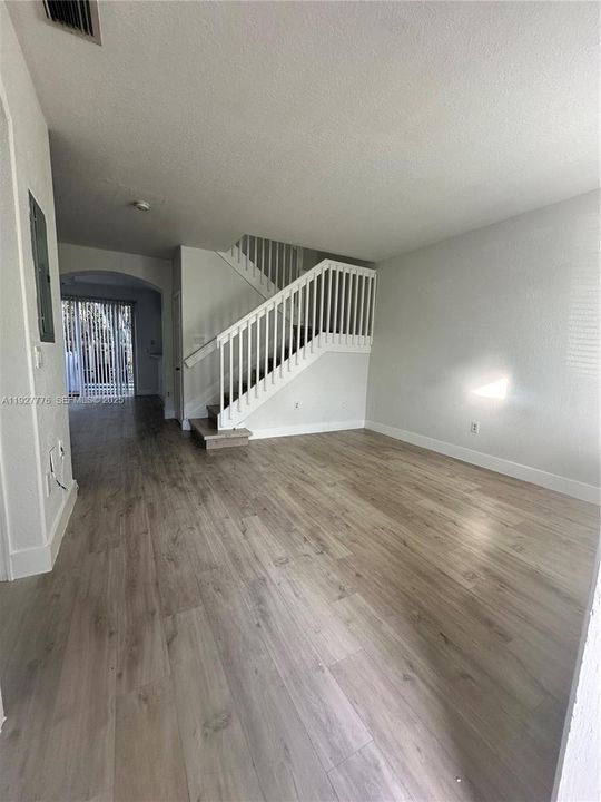 En Renta: $2,500 (3 camas, 3 baños, 1302 Pies cuadrados)