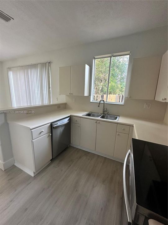 En Renta: $2,500 (3 camas, 3 baños, 1302 Pies cuadrados)