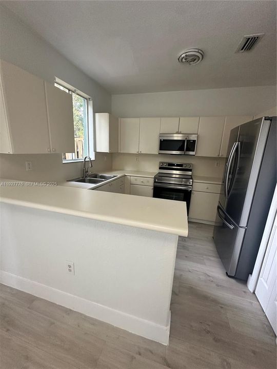 En Renta: $2,500 (3 camas, 3 baños, 1302 Pies cuadrados)