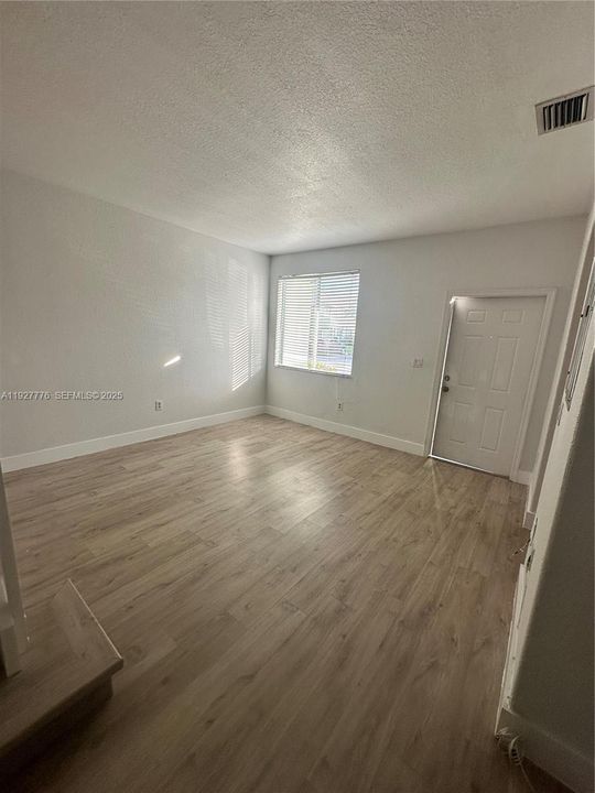 En Renta: $2,500 (3 camas, 3 baños, 1302 Pies cuadrados)