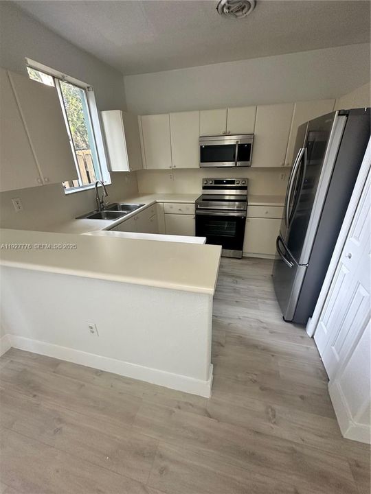 En Renta: $2,500 (3 camas, 3 baños, 1302 Pies cuadrados)