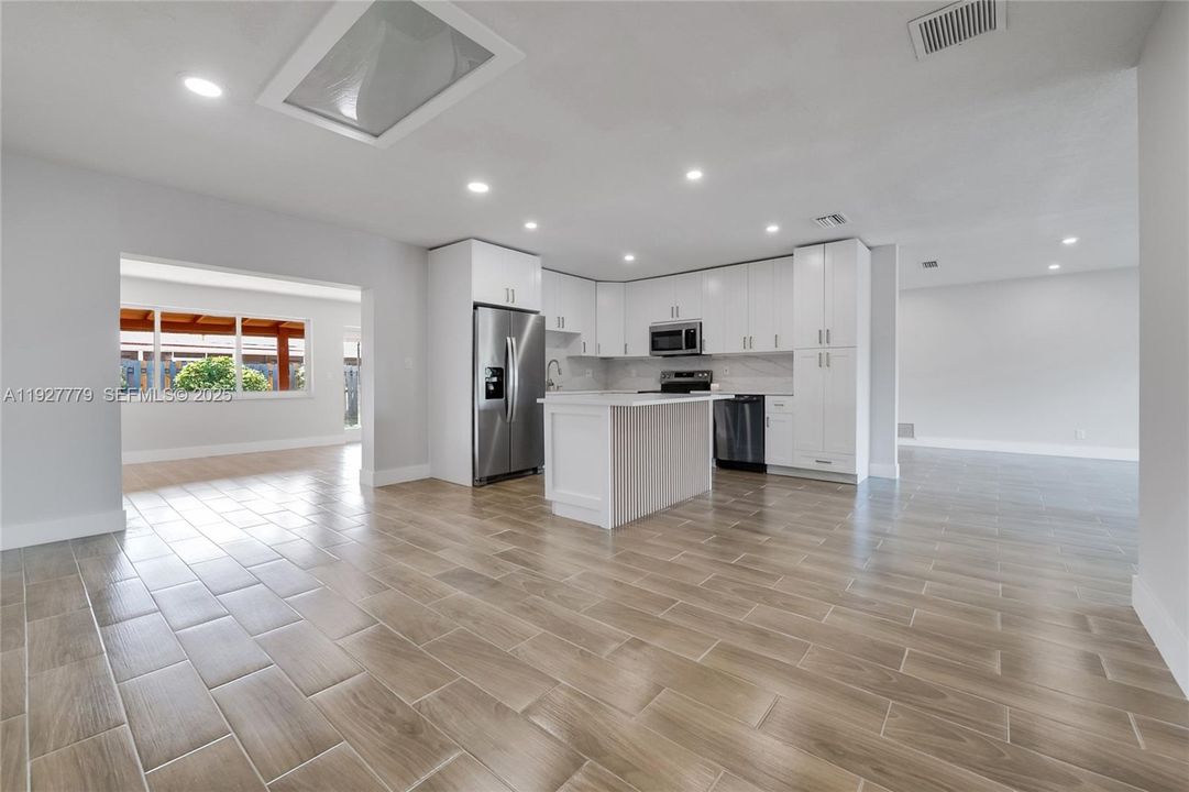 В аренду: $6,500 (3 спален, 2 ванн, 2388 Квадратных фут)