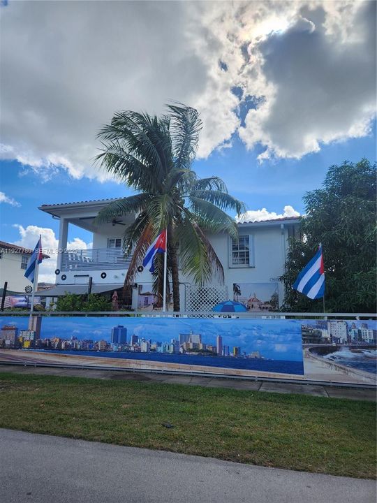 For Sale: $975,000 (4 beds, 3 baths, 2533 Square Feet)