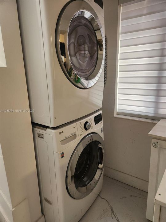 For Sale: $975,000 (4 beds, 3 baths, 2533 Square Feet)