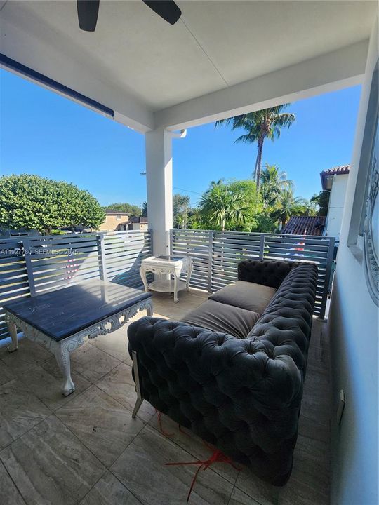 For Sale: $975,000 (4 beds, 3 baths, 2533 Square Feet)