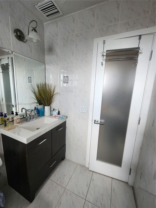 For Sale: $975,000 (4 beds, 3 baths, 2533 Square Feet)