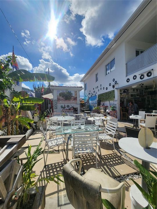 For Sale: $975,000 (4 beds, 3 baths, 2533 Square Feet)