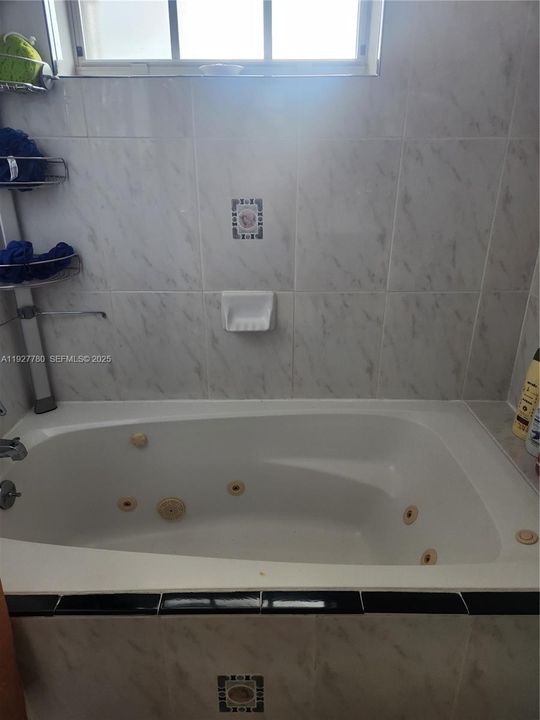 For Sale: $975,000 (4 beds, 3 baths, 2533 Square Feet)