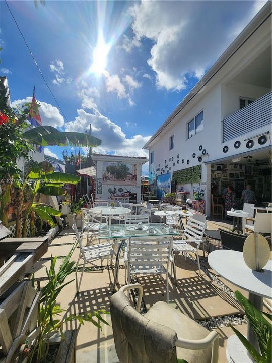 For Sale: $975,000 (4 beds, 3 baths, 2533 Square Feet)