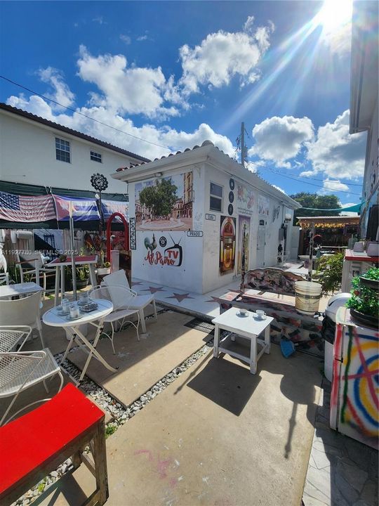 For Sale: $975,000 (4 beds, 3 baths, 2533 Square Feet)