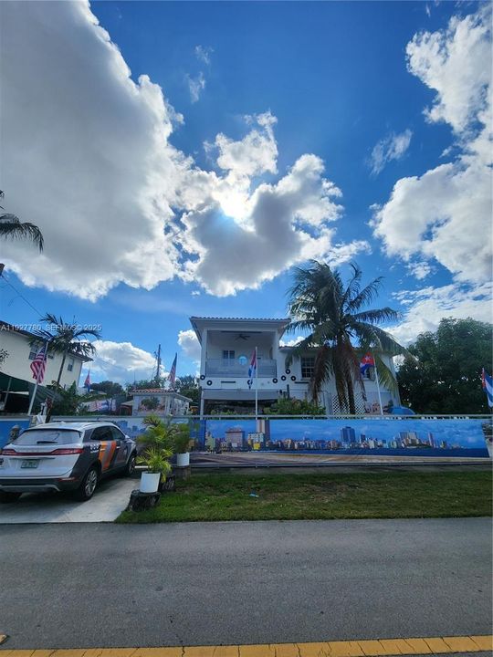 For Sale: $975,000 (4 beds, 3 baths, 2533 Square Feet)