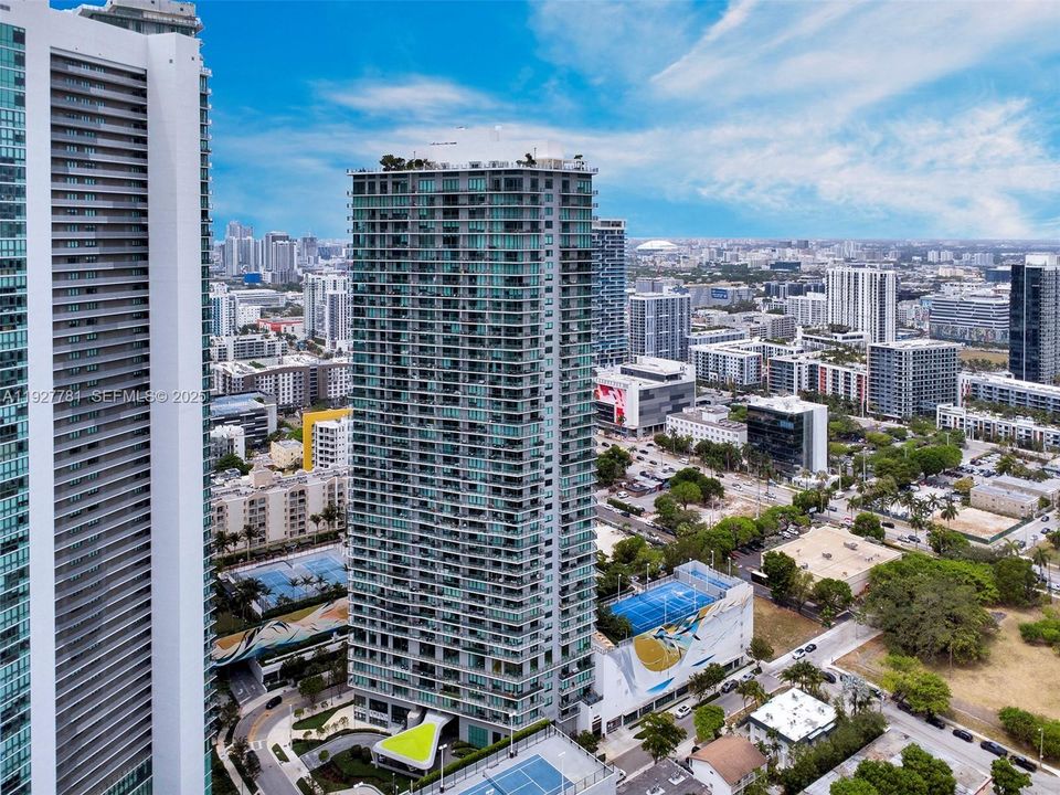 В аренду: $4,000 (1 спален, 1 ванн, 833 Квадратных фут)