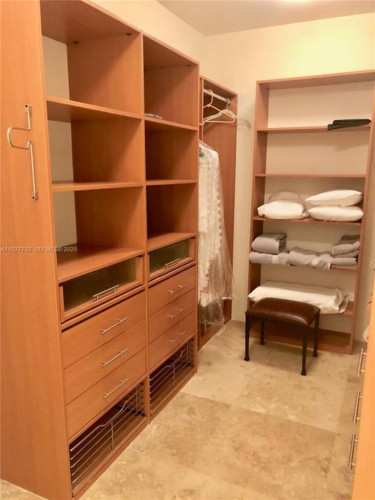 В аренду: $10,000 (3 спален, 3 ванн, 2390 Квадратных фут)