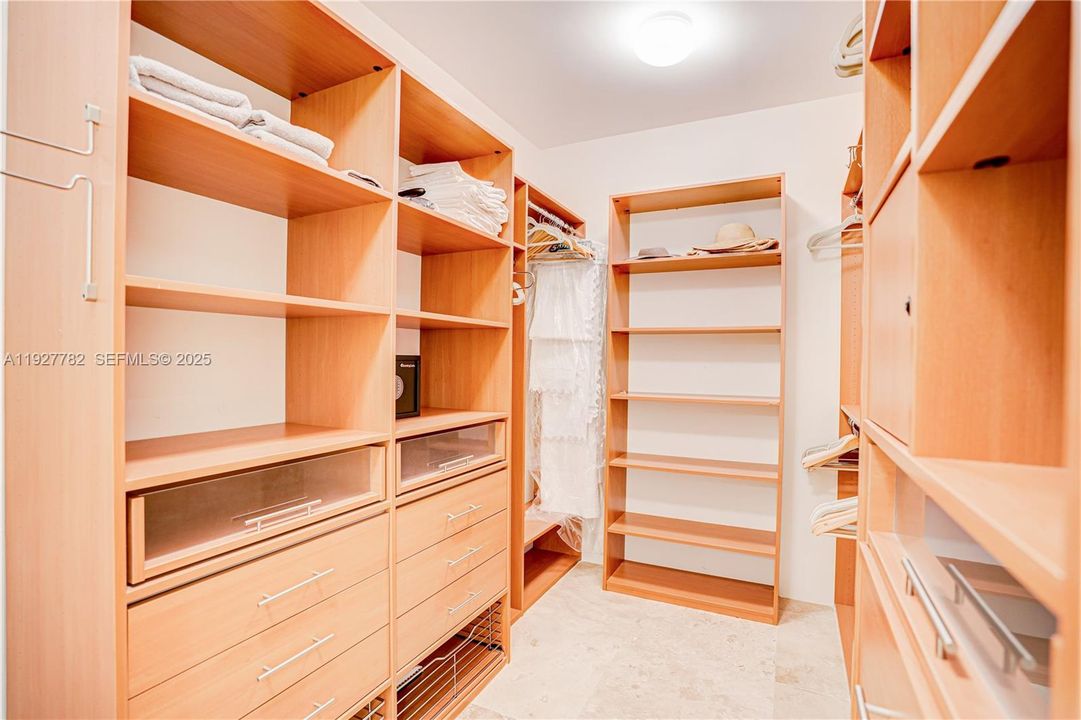 В аренду: $10,000 (3 спален, 3 ванн, 2390 Квадратных фут)