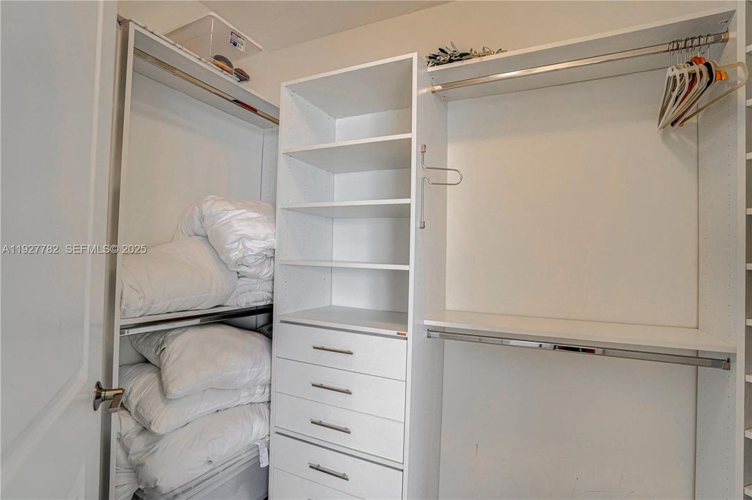 В аренду: $10,000 (3 спален, 3 ванн, 2390 Квадратных фут)