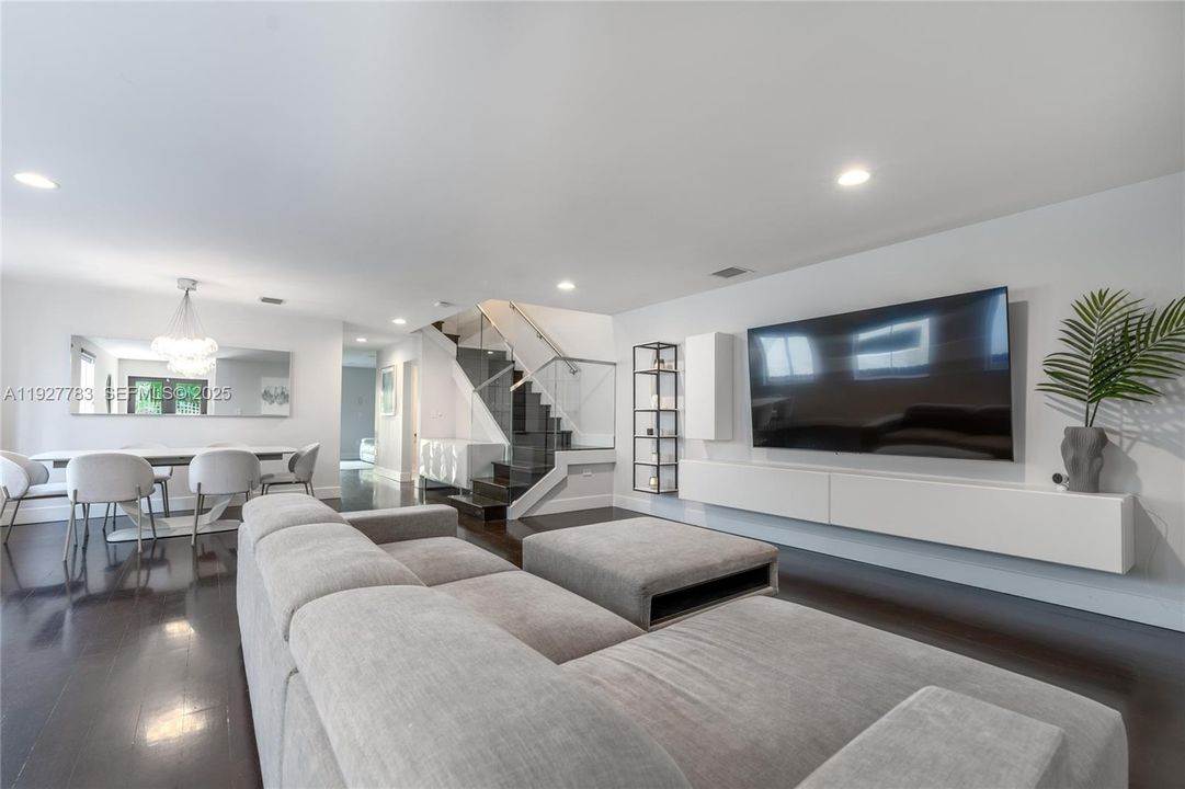 В аренду: $9,900 (3 спален, 2 ванн, 2040 Квадратных фут)