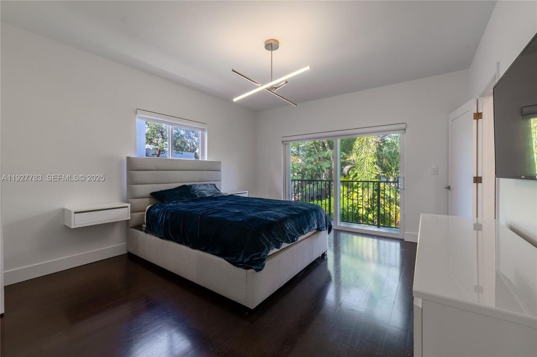 В аренду: $9,900 (3 спален, 2 ванн, 2040 Квадратных фут)