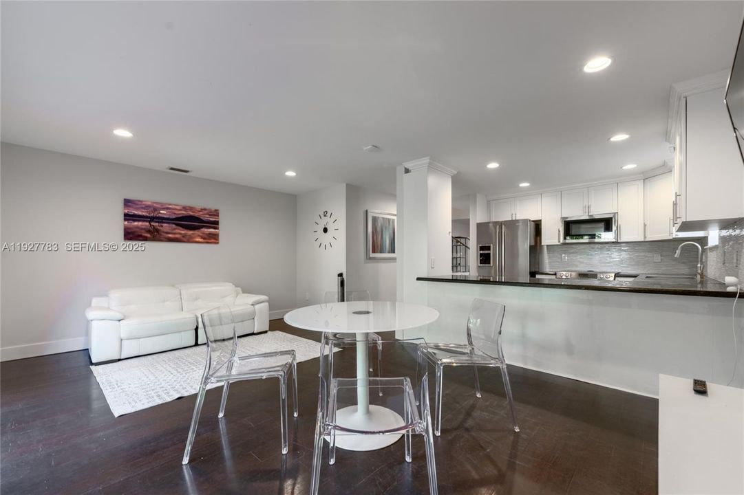 В аренду: $9,900 (3 спален, 2 ванн, 2040 Квадратных фут)