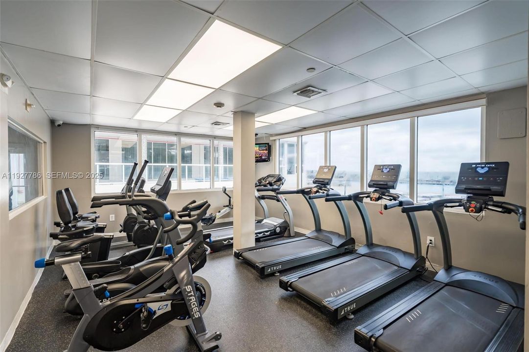 В аренду: $2,000 (0 спален, 1 ванн, 360 Квадратных фут)